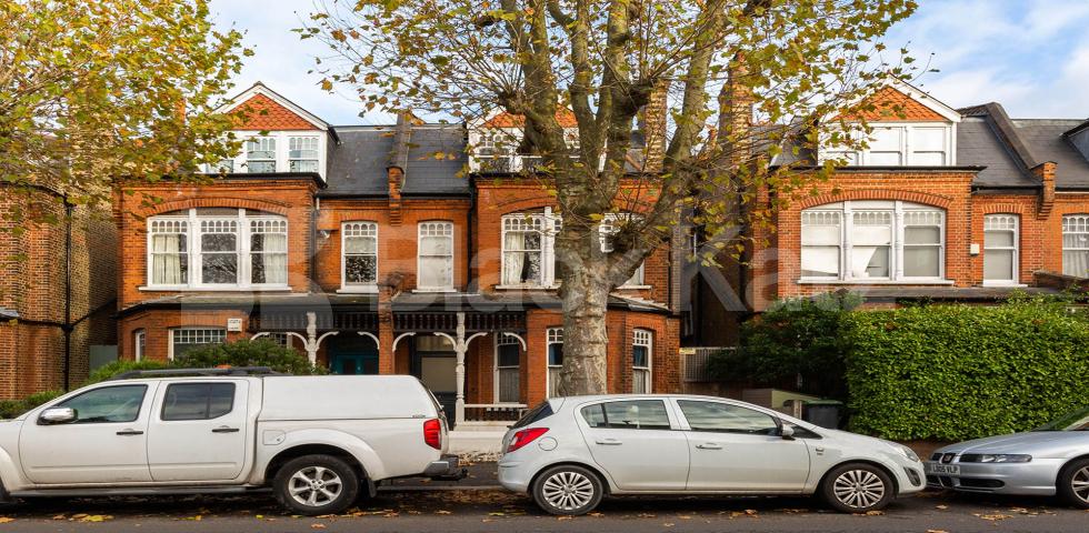 			VIRTUAL TOUR AVAILABLE!, 1 Bedroom, 1 bath, 1 reception Flat			 Tetherdown , Muswell Hill